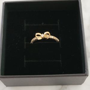 Beautiful 10K Gold Bow Ring